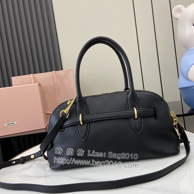 miumiu專櫃繆繆最新款爆款保齡球包原廠皮革手提包 jh2342型號：5bb168